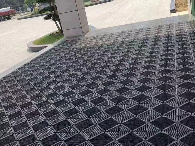 广州方块毯铺装-机制地毯有哪几类？该怎么选购？